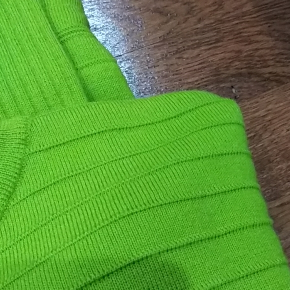 Gianni Versace lime green sweater - Picture 7 of 8